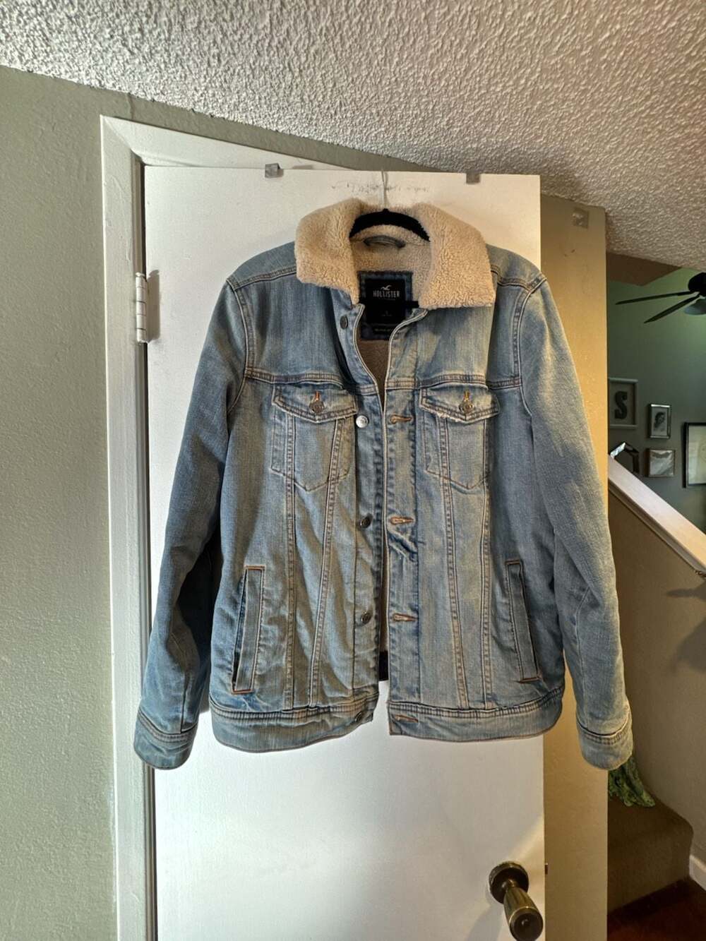 Hollister Epic Flex Sherpa Lined Denim Jacket